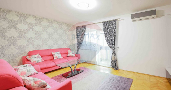 Apartament cu 3 camere de vânzare în zona Decebal