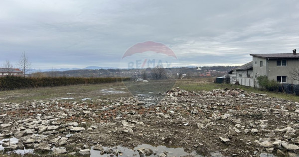 Teren 8,010mp intravilan situat pe drumul national Baia M...