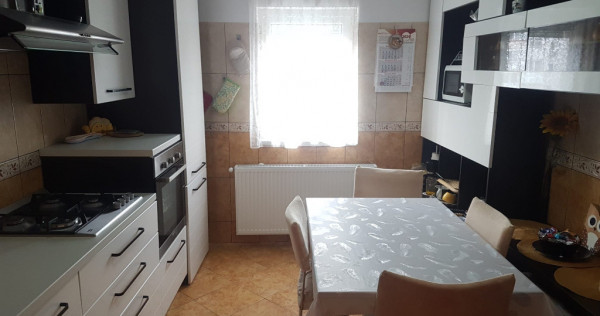 Apartament doua camere etaj trei, renovat mobilat utilat, Bistrita Lac