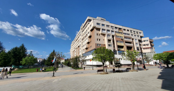 Apartament cu 3 camere, ULTRACENTRAL, 99 mp, str. Victoriei