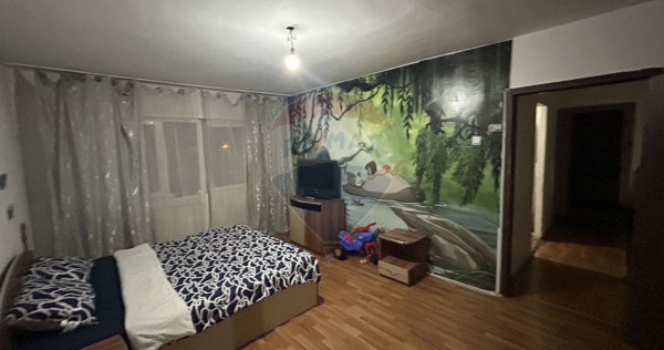 Apartament cu 2 camere decomandat de vânzare în zona Ho...