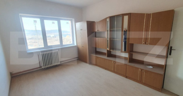Apartament 3 camere, 80 mp, balcon &icirc;nchis, Blaj
