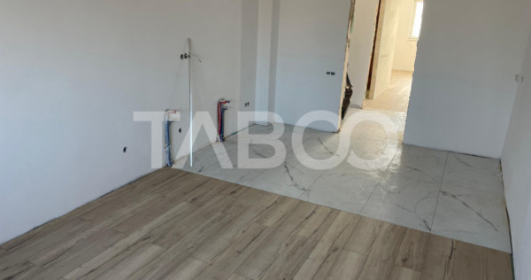 Apartament spatios de vanzare cu 2 camere balcon