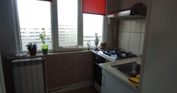 Apartament de INCHIRIAT 3 camere str MEDUZEI