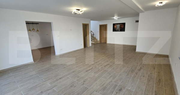 Casa de vanzare, 4 camere, 204 mp, zona Dacia Service