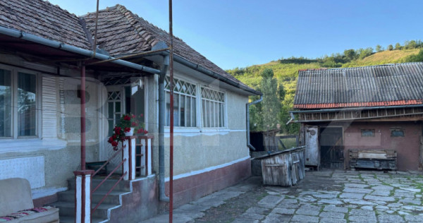 Casa 70mp+4 anexe+teren 1400mp(14 ari) intravilan,zona Lechi