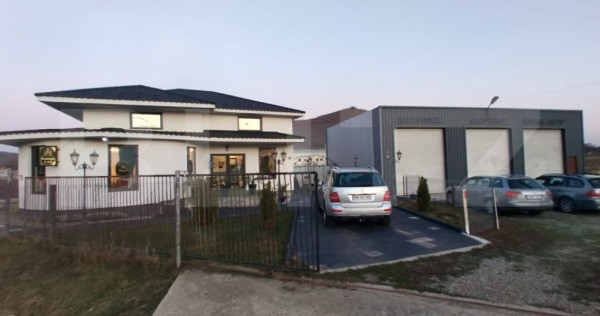 Casa de vanzare, plus afacere la cheie, la 25 de KM de Bistr