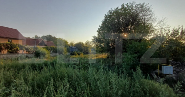 Teren intravilan langa apa si padure