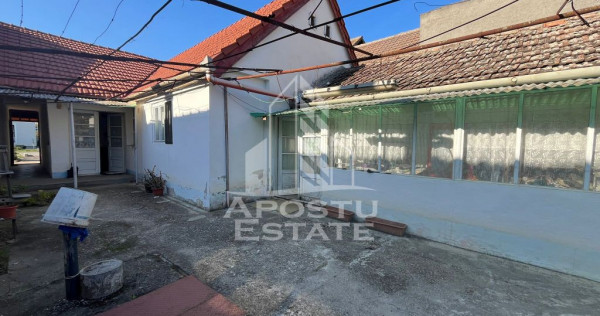 Casa individuala , cu garaj si teren de 856 mp in Ghisoda