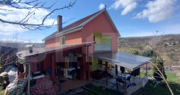 EXCLUSIVITATE! Casa cu 4 camere, 130 mp, 20 ari teren, zona