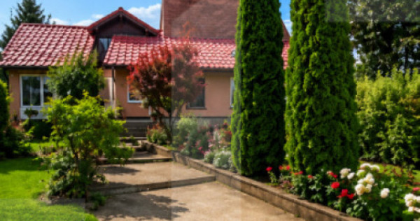 Casa cu 3 corpuri de vanzare, 6 camere, 400 mp + teren 2800
