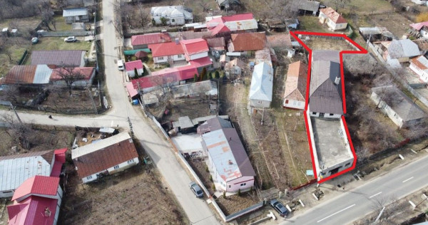 Casă cu 6 camere de vânzare