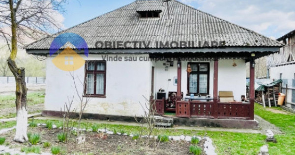 CASA traditionala PANGARATI la DN 15 cu vedere spre raul Bis