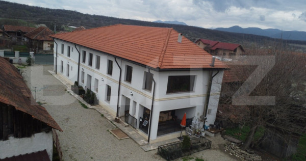 Pensiune de vanzare, 6 camere, 370 mp, zona Arcani