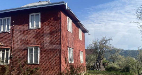 Casă de v&acirc;nzare, cu 8 camere, 310 mp, cu teren de 1532 mp,