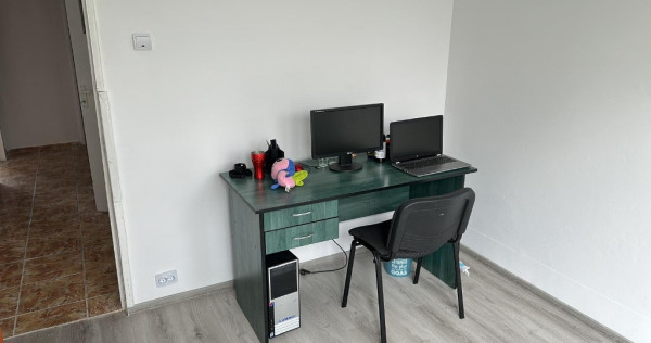 Aparatori Patriei, Apartament 3 camere, complet decomandat. Centrala p