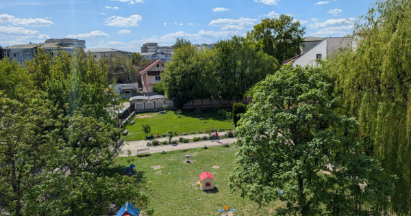 Mioriței - Billa - grădinița Lizuca- 3 camere- bloc din 1