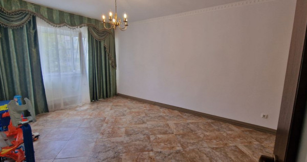 Faleza Nord 3 camere decomandate, etajul 1.