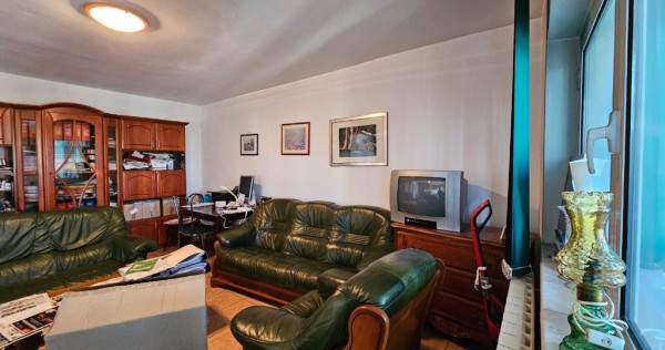 Apartament 3 camere ,etaj 2, zona Dorobanti, langa Biserica noua