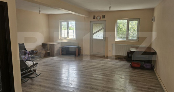 Casa de vanzare, cu 4 camere, 120 mp, zona Carpenului