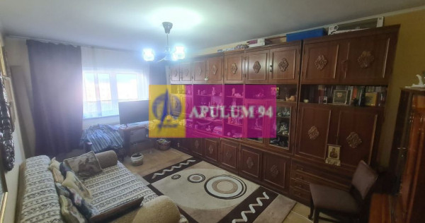 Apartament cu 3 camere de vanzare in Campina - Zona Centrala