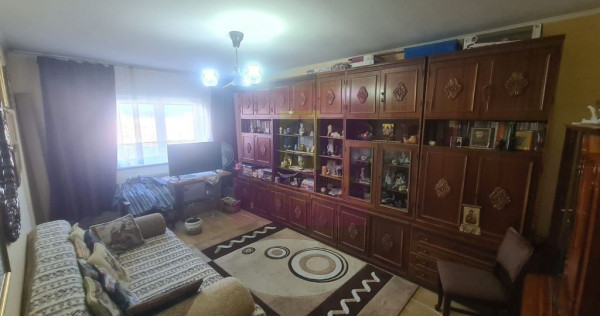 Apartament cu 3 camere de vanzare in Campina - Zona Centrala
