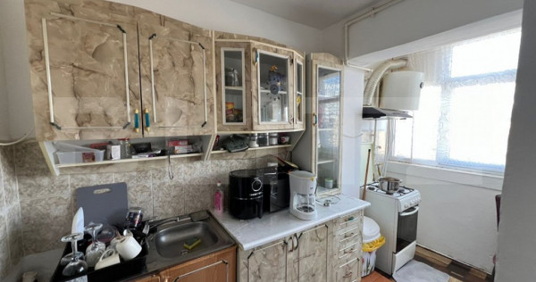 Apartament decomandat, 2 camere, zona Plopilor