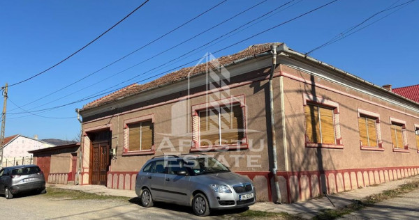 Casa cu 5 camere, 777 mp teren la MOLDOVA VECHE, ideal ca...