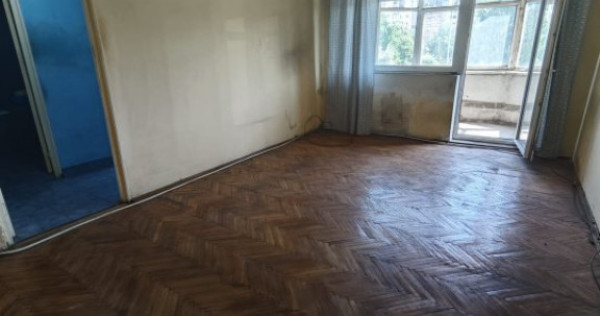 Apartament de vanzare, cu 3 camere spațios, etaj 1, zona P