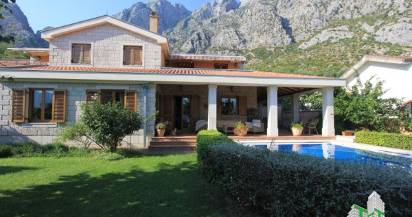 Vila de in Kotor Muntenegru
