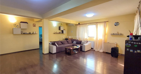 5 camere - 3 bai - 200 mp utili - teren 920 mp - Domnesti -