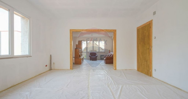 Apartament cu 3 camere de vânzare în zona Brasovul Vechi