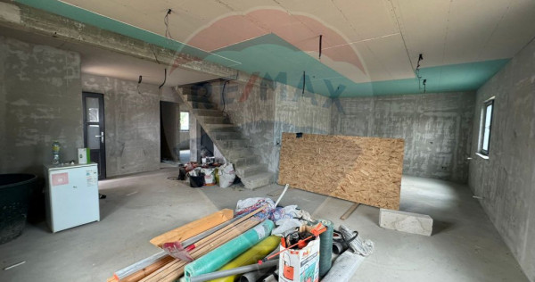 Casă / Vilă cu 3 camere &icirc;n C&acirc;mpineanca