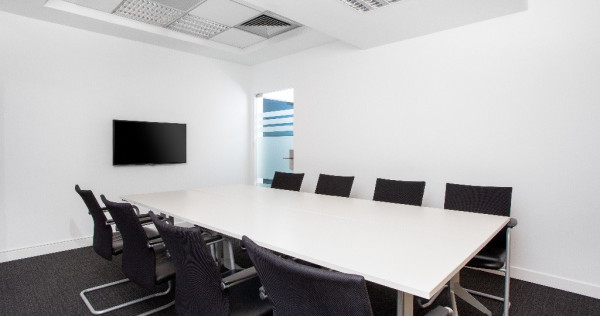 Spațiu de birou privat pentru 4 persoane în Regus Charles de Gaulle