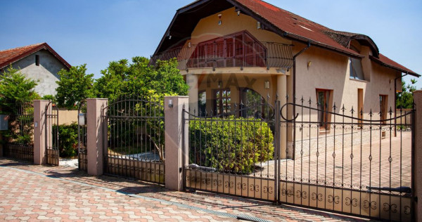 Casă modernă și spațioasă cu piscină,saună și sal...