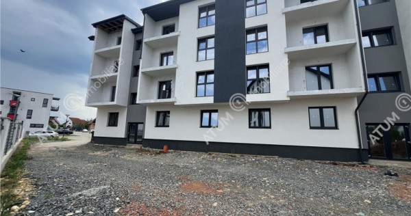 Apartament cu 2 camere decomandate si balcon etaj 1 zona Sem