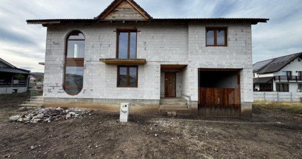 Casă la roșu YTong, de vanzare, cu 4 camere si garaj, zona