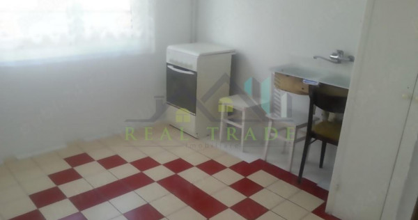 Garsoniera decomandata zona Astra