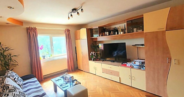 Apartament 4 camere, decomandat - zona Tractorul