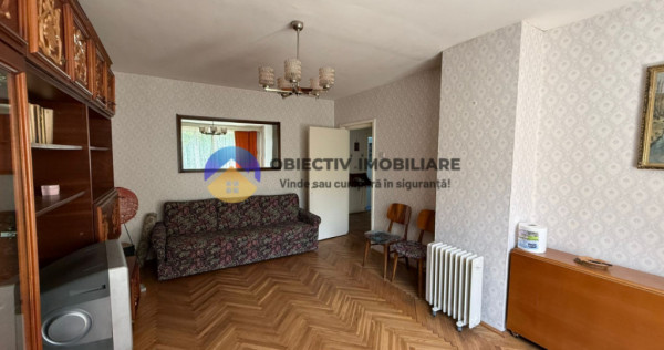 Apartament de vânzare 3 camere - Zona Centrală / Etaj 1