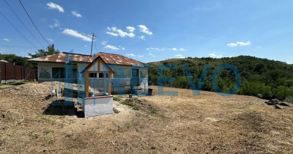 Casă și teren de v&acirc;nzare &icirc;n Parincea jud. Bacău.