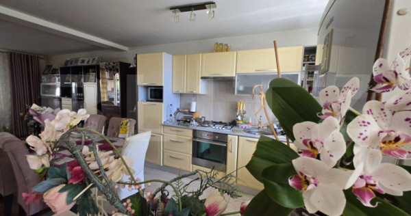 Casa tip duplex cu 3 camere,100 mp utili,Centru
