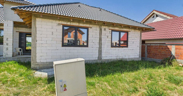 Casă nouă la roșu de vânzare în Mândruloc