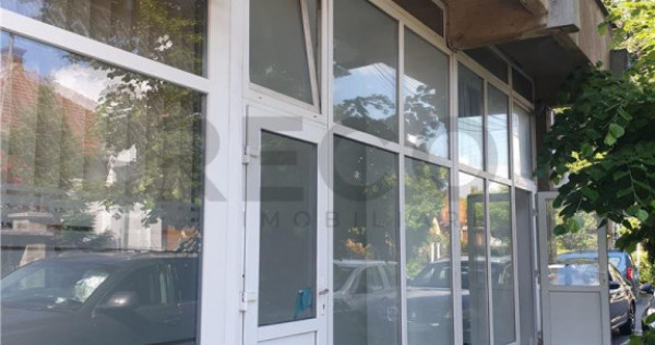 Spatiu comercial la in Rogerius zona Lacul Rosu