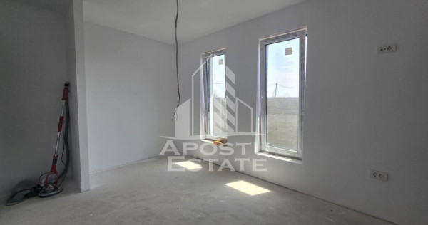 Jumatate de duplex pe parter cu 3 camere si 2 bai, Sag