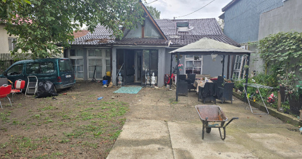 Vand sau schimb casa in Deva, zona Garii, P+M,