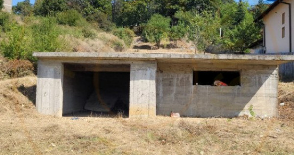 Teren intravilan Turcesti (Pitesti) - 1083 mp, demisol execu