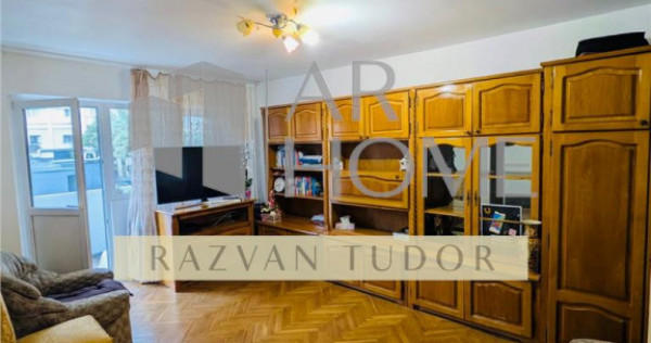 Apartament 4 camere 80mp , P-ta Mihai Viteazul , zona centra