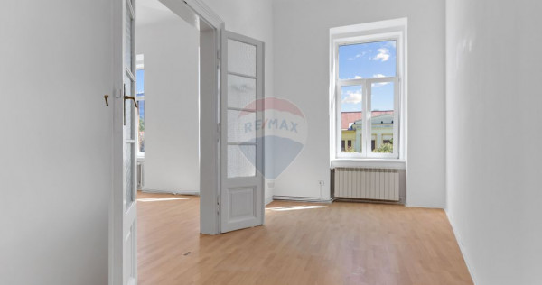 Apartament 3 camere, nemobilat, prima inchiriere-central
