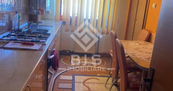 Apartament 3 camere, etaj 4